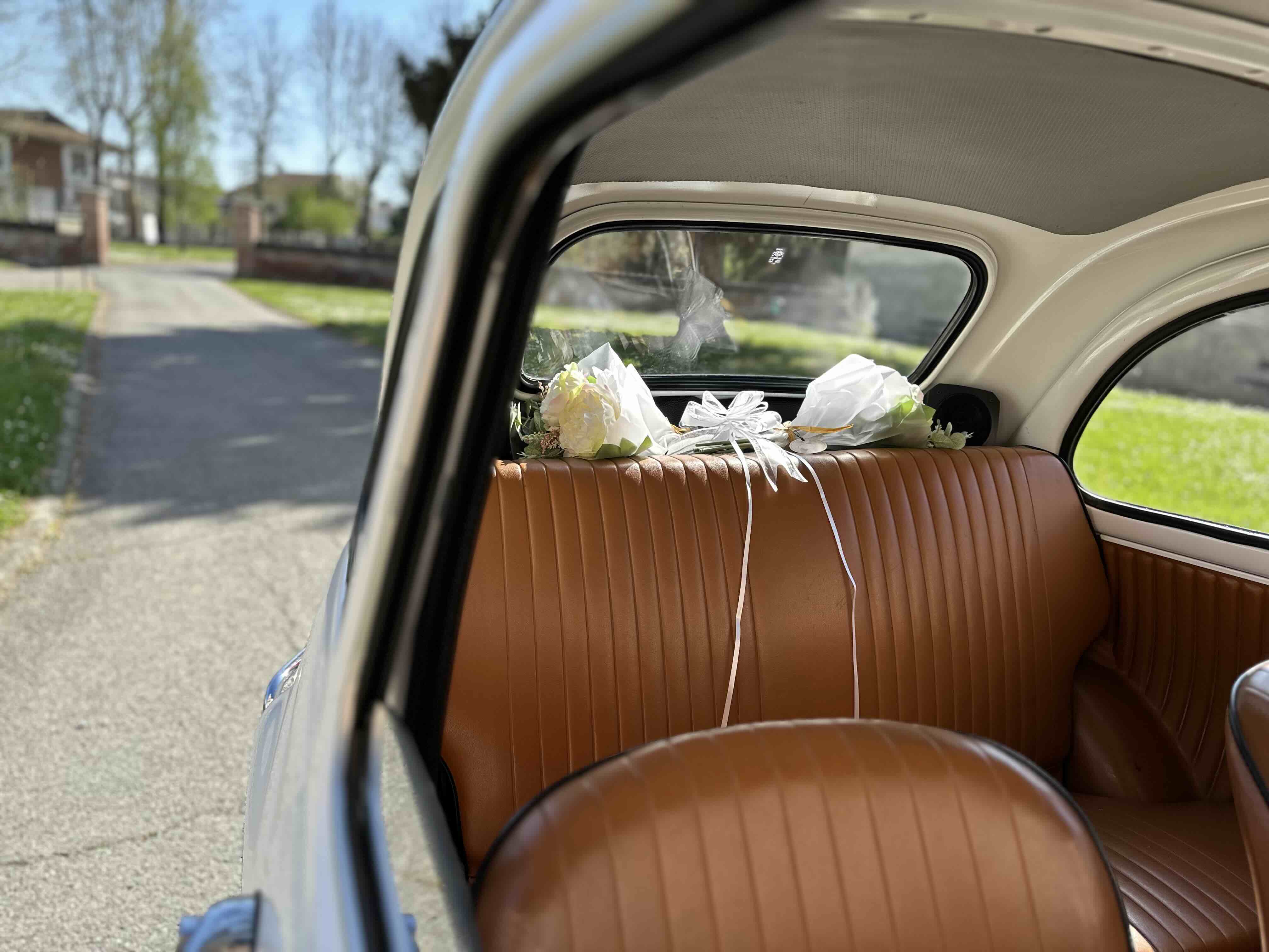 Fiat 500 L 1971 — interno in pelle cuoio con decorazione floreale